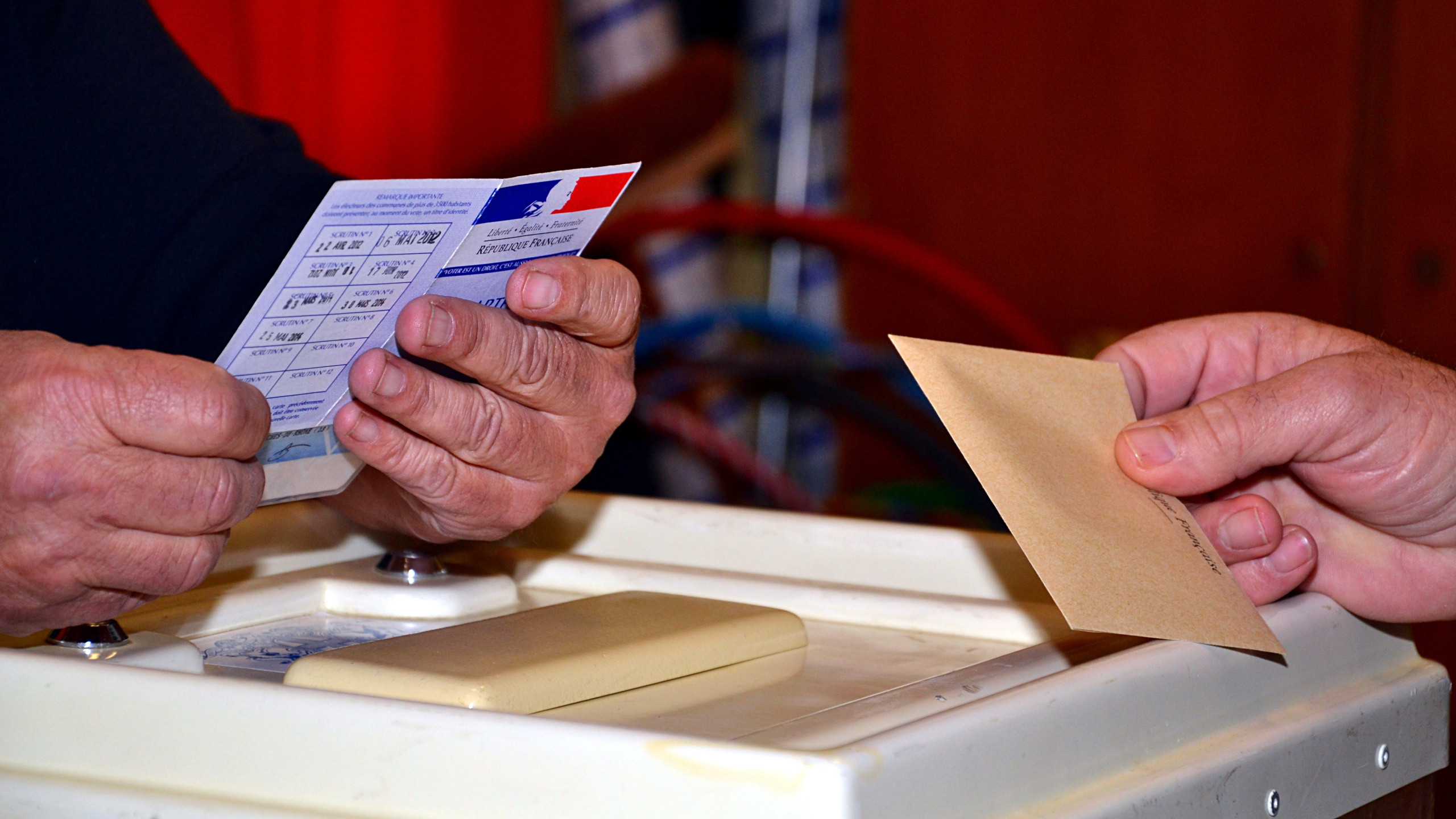 «Français insoumis : un candidat dénonce les «blancs» à la tête de sa liste municipale »