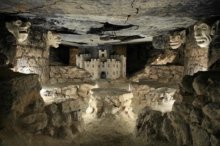 Les catacombes de Paris : des policiers aux frontières interdites