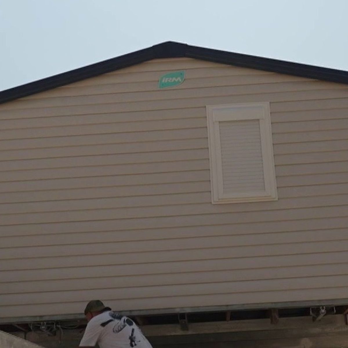 « Des sinistrés de Marseille vivent dans des bungalows après un incendie dévastateur »