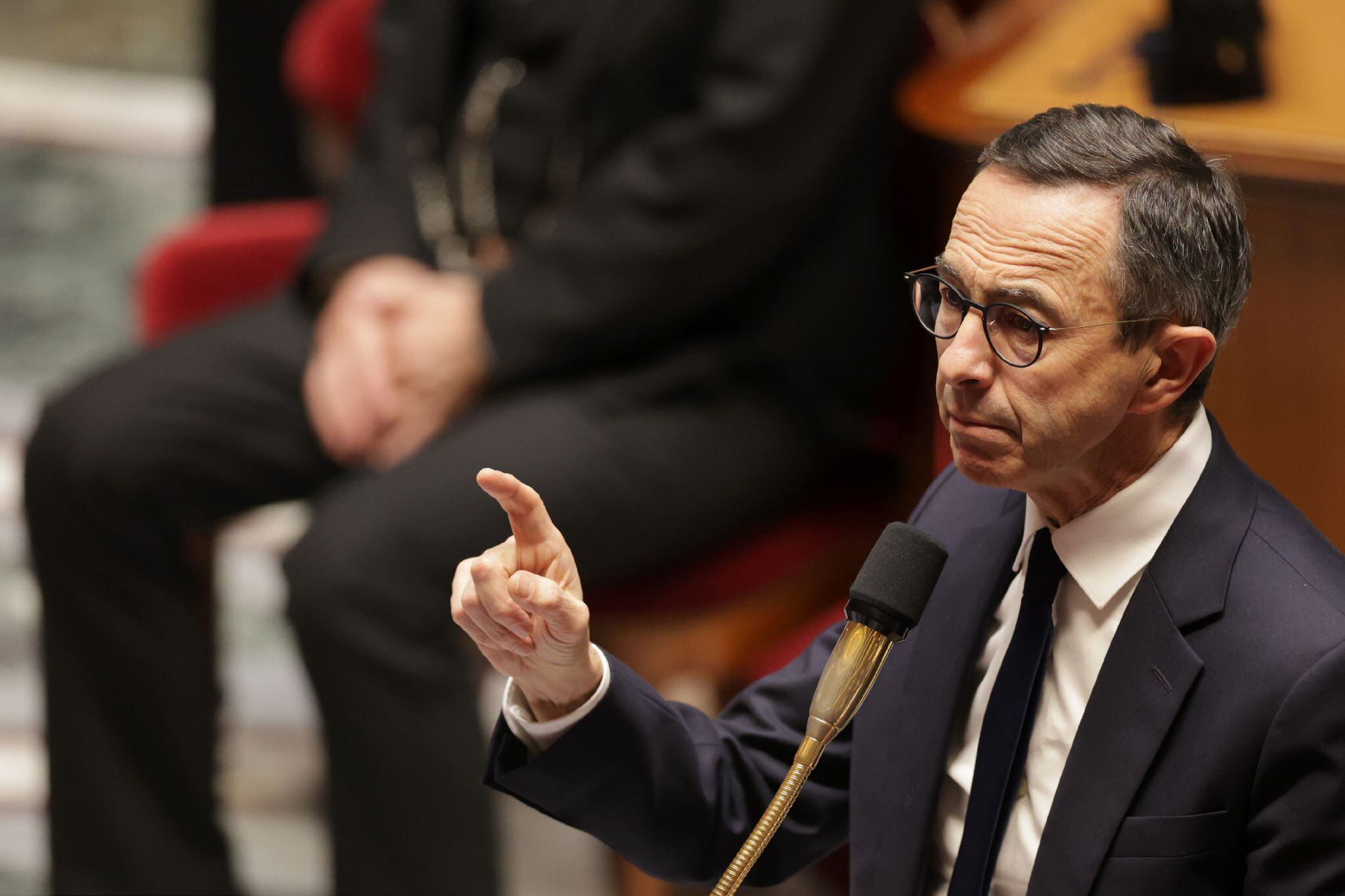 «Un député français glorifie les terroristes algériens dans un contexte de crise économique et diplomatique »