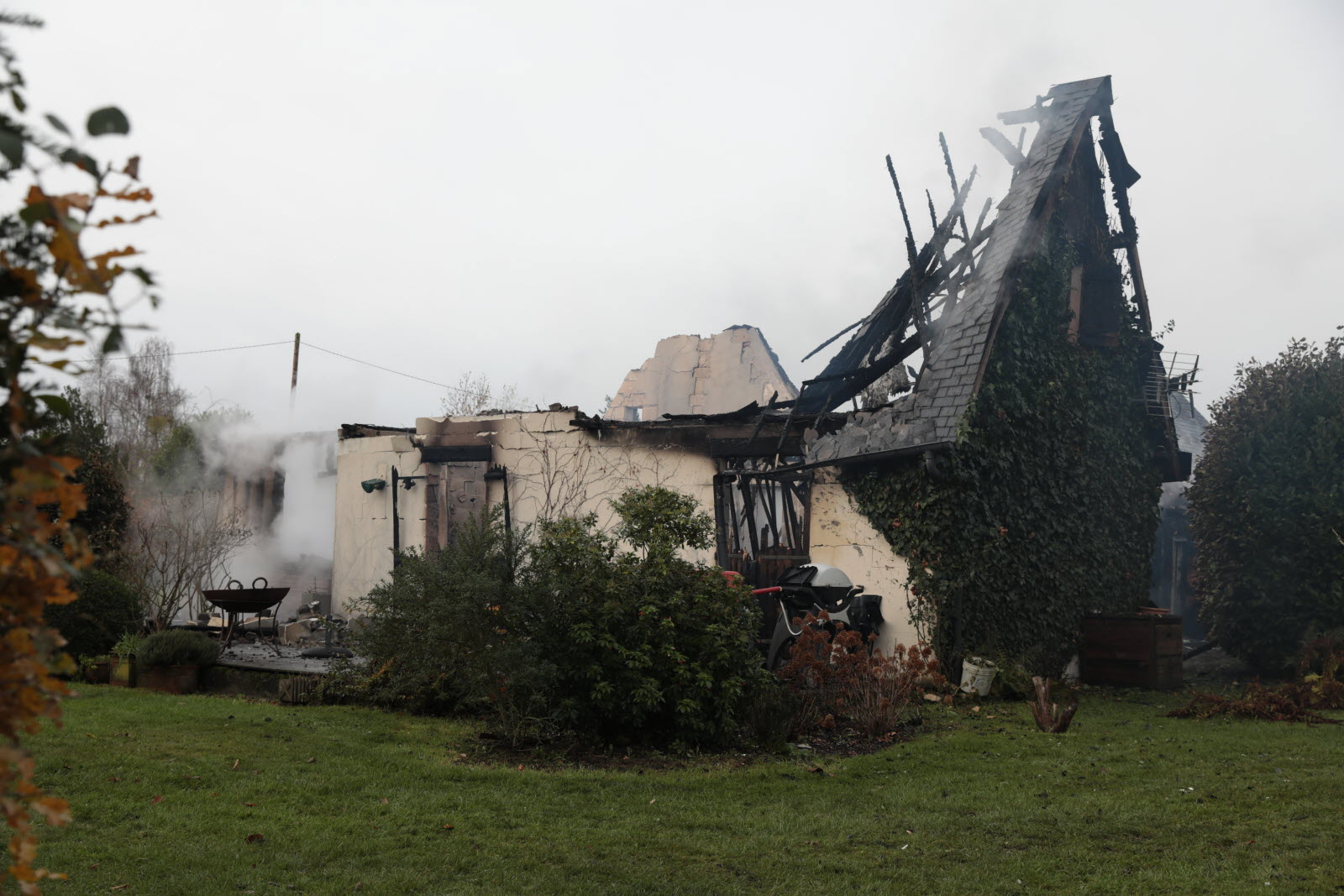 Incendie meurtrier à Villeneuve-la-Garenne : un enfant décède après une tragique explosion de violence