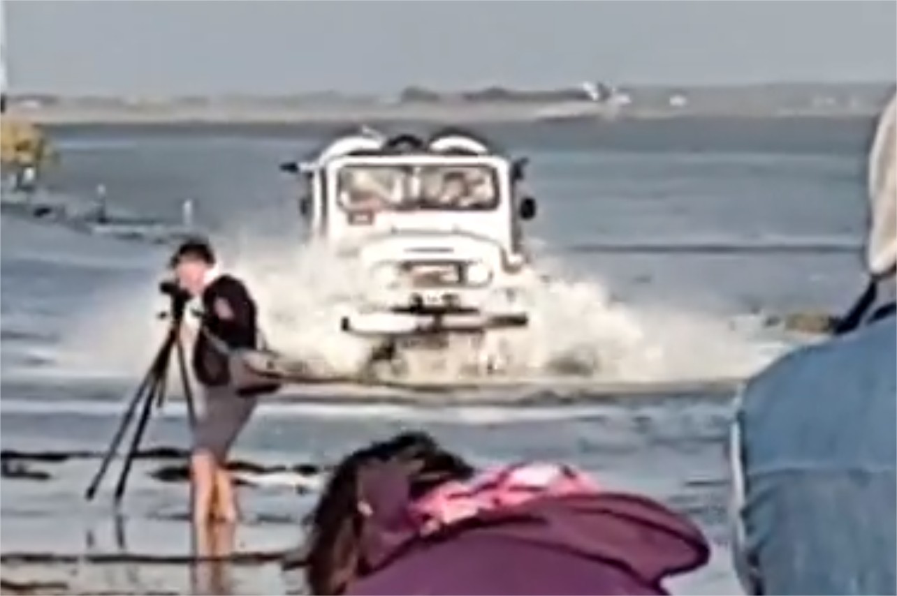 La mer déchaînée : deux pêcheurs piégés sur le passage du Gois, leur camping-car englouti par les marées en Vendée
