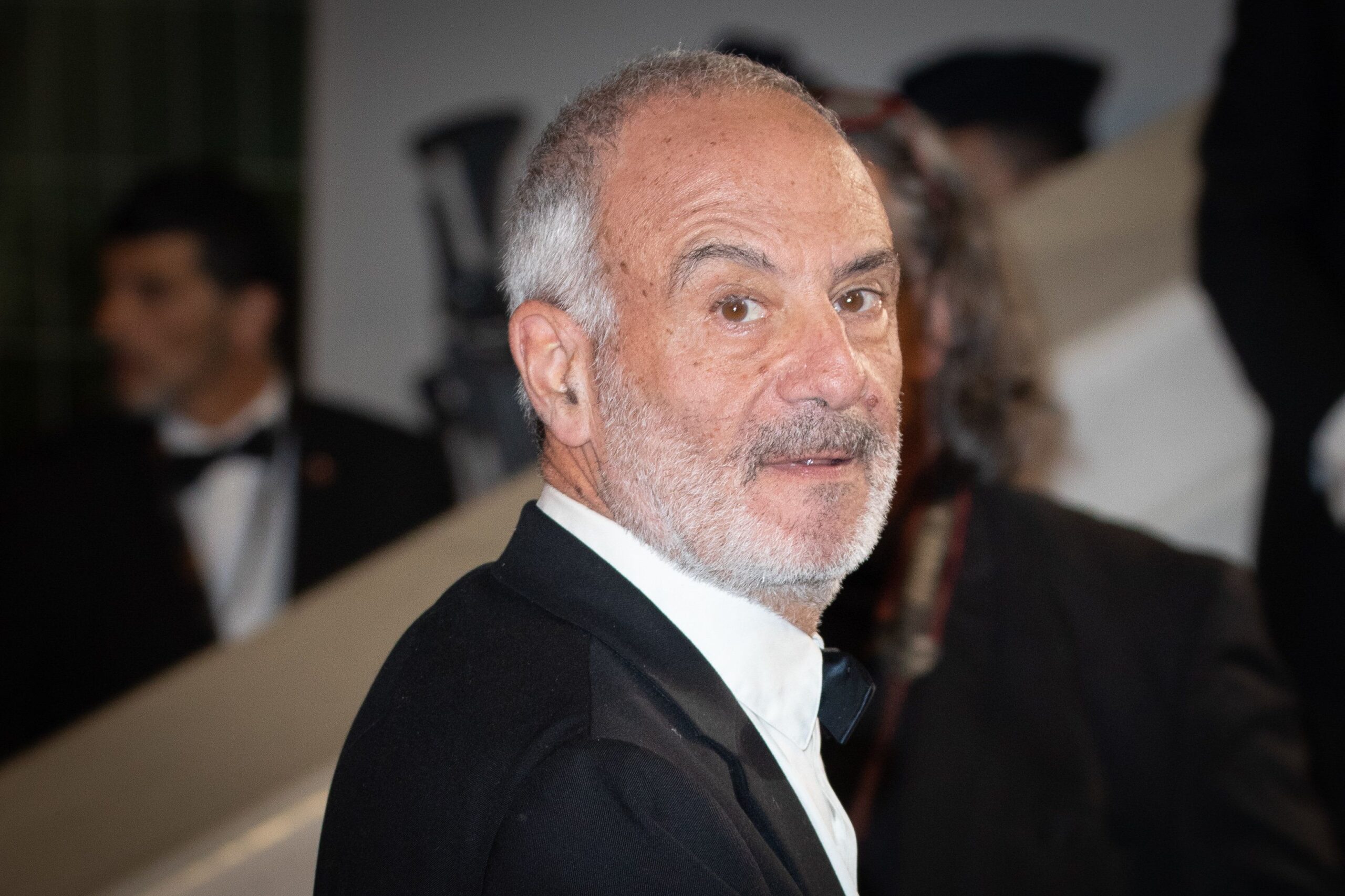 Scandale sexuel : Gérard Miller accusé de viols sur mineurs et majeures
